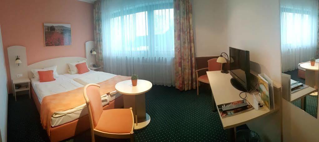 Hotel Restaurant Molitor Bad Homburg vor der Hoehe Exterior photo